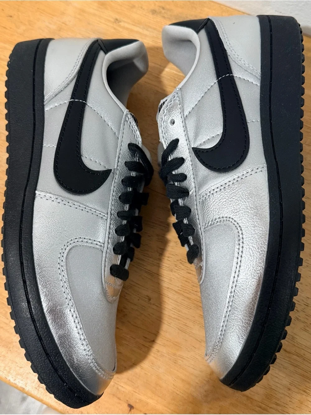 New - Nike Field women size US 8.5